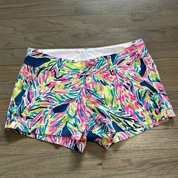 Lilly Pulitzer Pants - LILLY Pulitzer The Walsh Short. Size 2. Excellent condition!